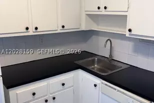 9460 Fontainebleau, Miami, FL 33172 - Photo 17
