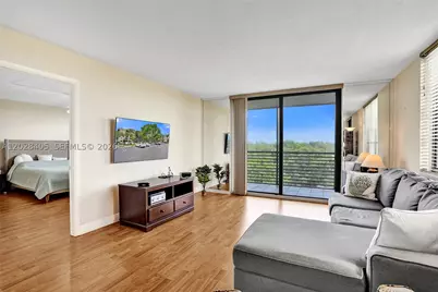 901 Colony Point #501, Pembroke Pines, FL 33026 - Photo 17