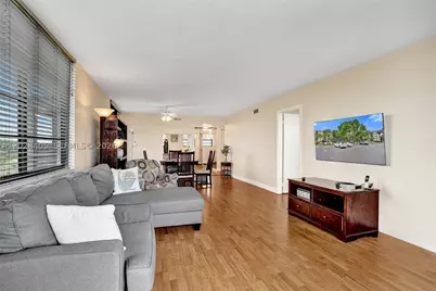 901 Colony Point #501, Pembroke Pines, FL 33026 - Photo 19