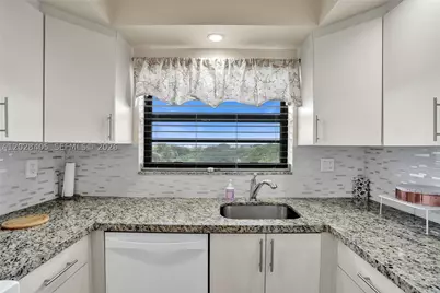 901 Colony Point #501, Pembroke Pines, FL 33026 - Photo 5