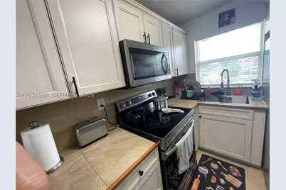 9281 Sunrise Lakes #209, Sunrise, FL 33322 - Photo 7
