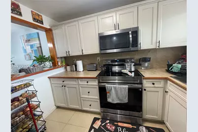 9281 Sunrise Lakes #209, Sunrise, FL 33322 - Photo 3
