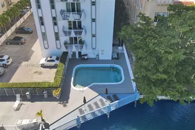 7133 Bay #305, Miami Beach, FL 33141 - Photo 17