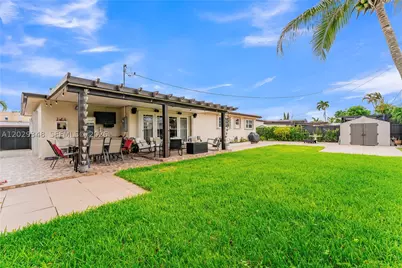884 W 72nd, Hialeah, FL 33014 - Photo 7