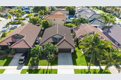 2010 NW 182nd, Pembroke Pines, FL 33029 - Photo 5