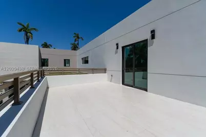 1380 Hollywood, Hollywood, FL 33019 - Photo 45