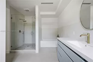 131 Miami Gardens, West Park, FL 33023 - Photo 21