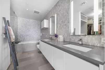 88 SW 7th #3208, Miami, FL 33130 - Photo 5
