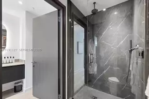 20 NE 11th, Miami, FL 33132 - Photo 5