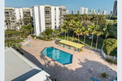 20400 Country Club #203, Aventura, FL 33180 - Photo 13