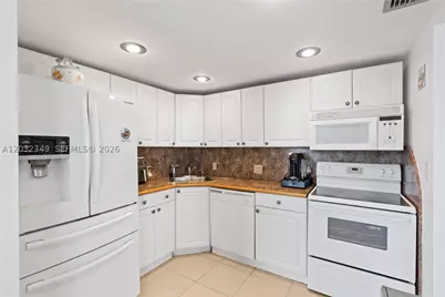 3675 N Country Club #2201, Aventura, FL 33180 - Photo 13