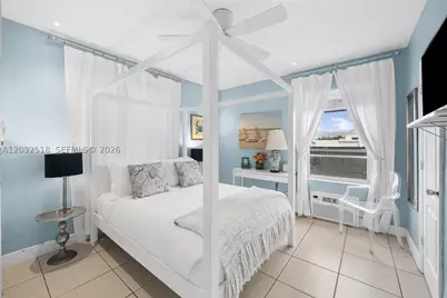 3030 Collins #4E, Miami Beach, FL 33140 - Photo 5
