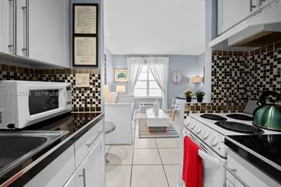 3030 Collins #4E, Miami Beach, FL 33140 - Photo 7
