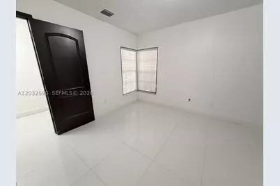 18801 Oakland Hills, Hialeah, FL 33015 - Photo 19