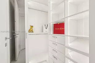 300 Biscayne Blvd, Miami, FL 33131 - Photo 19