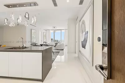 300 Biscayne Boulevard #3305W, Miami, FL 33131 - Photo 3