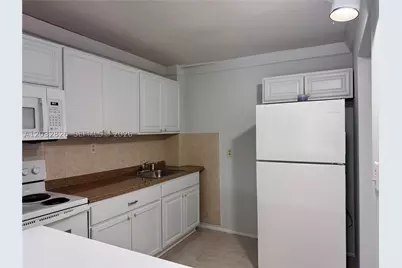 16950 W Dixiea232 #232, North Miami Beach, FL 33160 - Photo 3