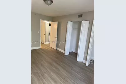 7832 Collins #406, Miami Beach, FL 33141 - Photo 9