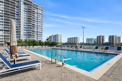 18011 Biscayne #902, Aventura, FL 33160 - Photo 9