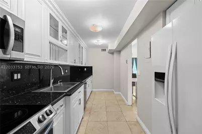 18011 Biscayne #902, Aventura, FL 33160 - Photo 5