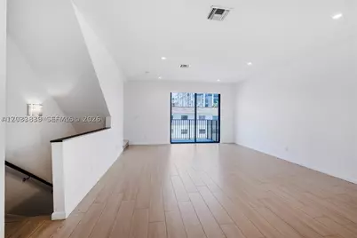 113 NE 6 #4621, Fort Lauderdale, FL 33304 - Photo 3