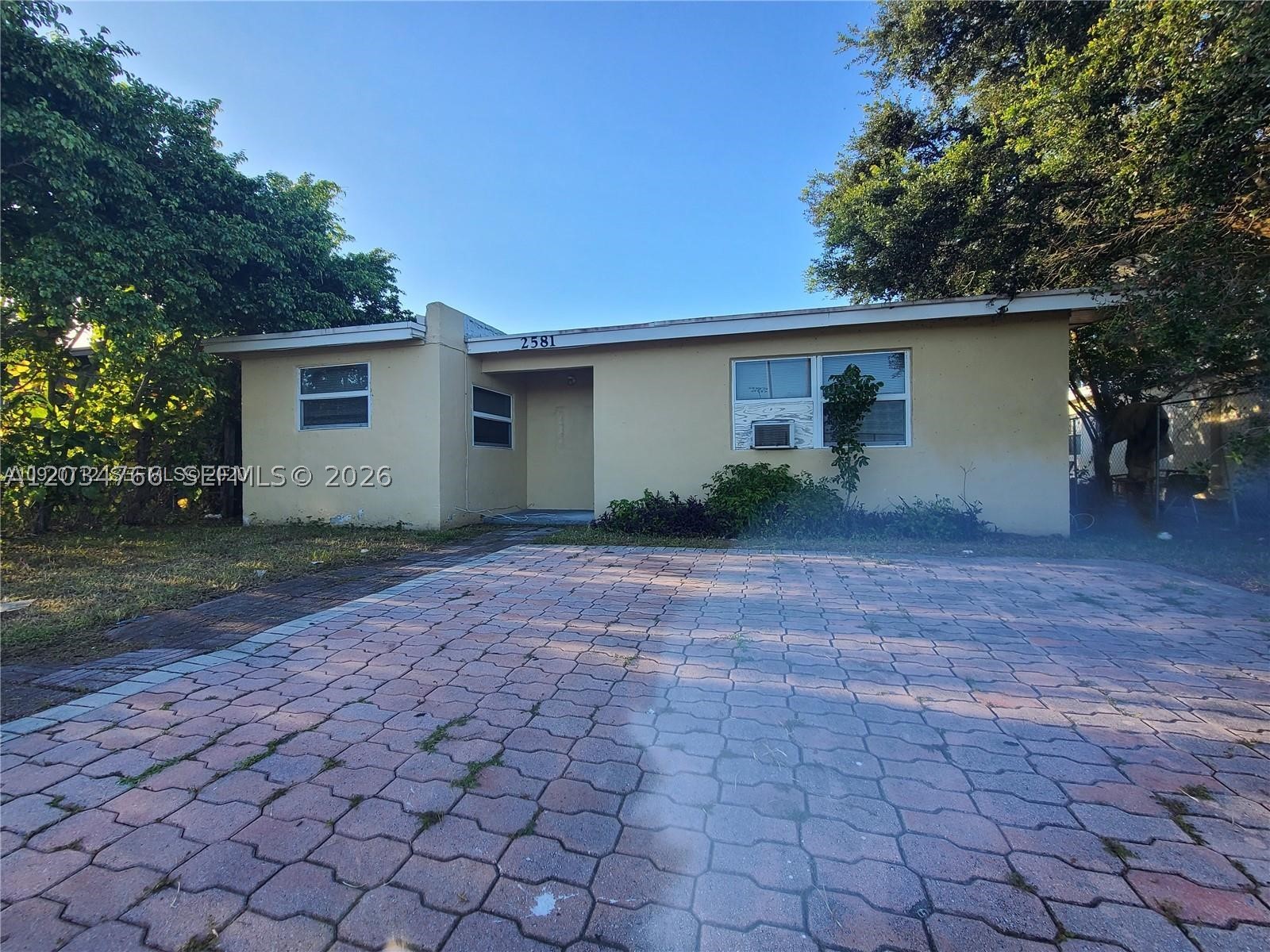 2581 NW 13th main architectural view