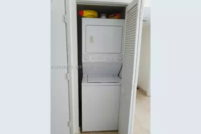31 SE 5th #2205, Miami, FL 33131 - Photo 11