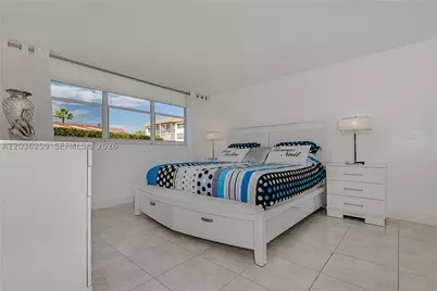 9410 N Hollybrook Lake #11-109, Pembroke Pines, FL 33025 - Photo 15
