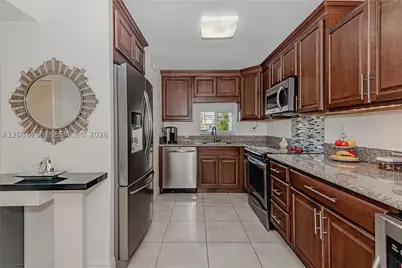 9410 N Hollybrook Lake #11-109, Pembroke Pines, FL 33025 - Photo 3