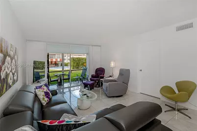 9410 N Hollybrook Lake #11-109, Pembroke Pines, FL 33025 - Photo 11