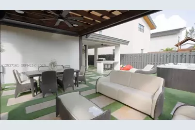 7661 NW 103rd, Doral, FL 33178 - Photo 3