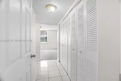 9480 Tangerine #101, Davie, FL 33324 - Photo 5