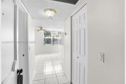 9480 Tangerine #101, Davie, FL 33324 - Photo 3