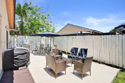 2886 W 74th, Hialeah, FL 33018 - Photo 23