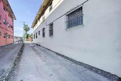 450 SW 9th, Miami, FL 33130 - Photo 21