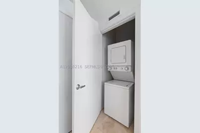 1050 Brickell #2112, Miami, FL 33131 - Photo 23