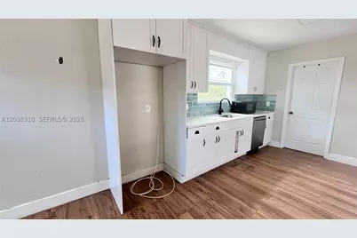 1031 Hollywood, Hollywood, FL 33019 - Photo 9
