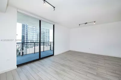 999 SW 1st #2402, Miami, FL 33130 - Photo 9