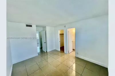 241 SE 9th #207, Pompano Beach, FL 33060 - Photo 5