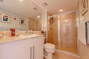325 S Biscayne, Miami, FL 33131 - Photo 13