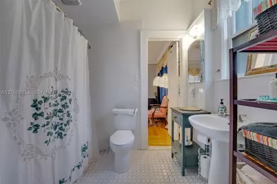 405 SW 11th, Miami, FL 33130 - Photo 15
