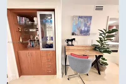 5225 Collins #914, Miami Beach, FL 33140 - Photo 13