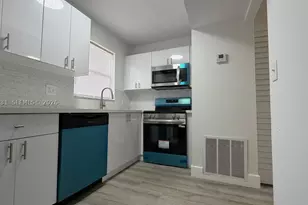 237 Lake Frances, West Palm Beach, FL 33411 - Photo 3