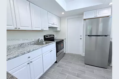 2470 NE 182nd #1, North Miami Beach, FL 33160 - Photo 7