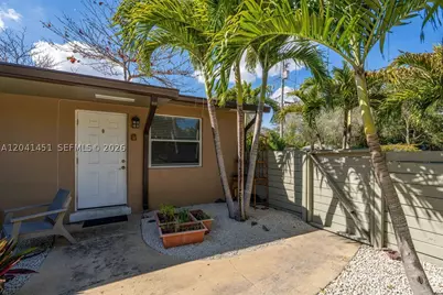 2470 NE 182nd #1, North Miami Beach, FL 33160 - Photo 3