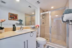 325 S Biscayne, Miami, FL 33131 - Photo 15