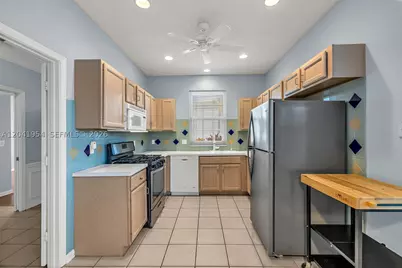 5823 Plum Harbor, Tamarac, FL 33321 - Photo 7