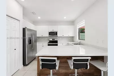10604 W 33rd, Hialeah, FL 33018 - Photo 9