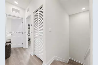 10604 W 33rd, Hialeah, FL 33018 - Photo 17