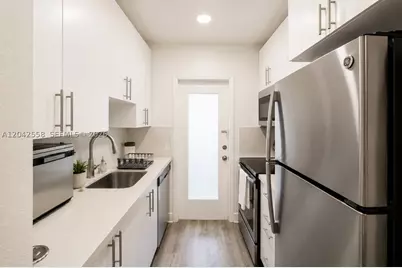 35 Edgewater #107, Coral Gables, FL 33133 - Photo 3